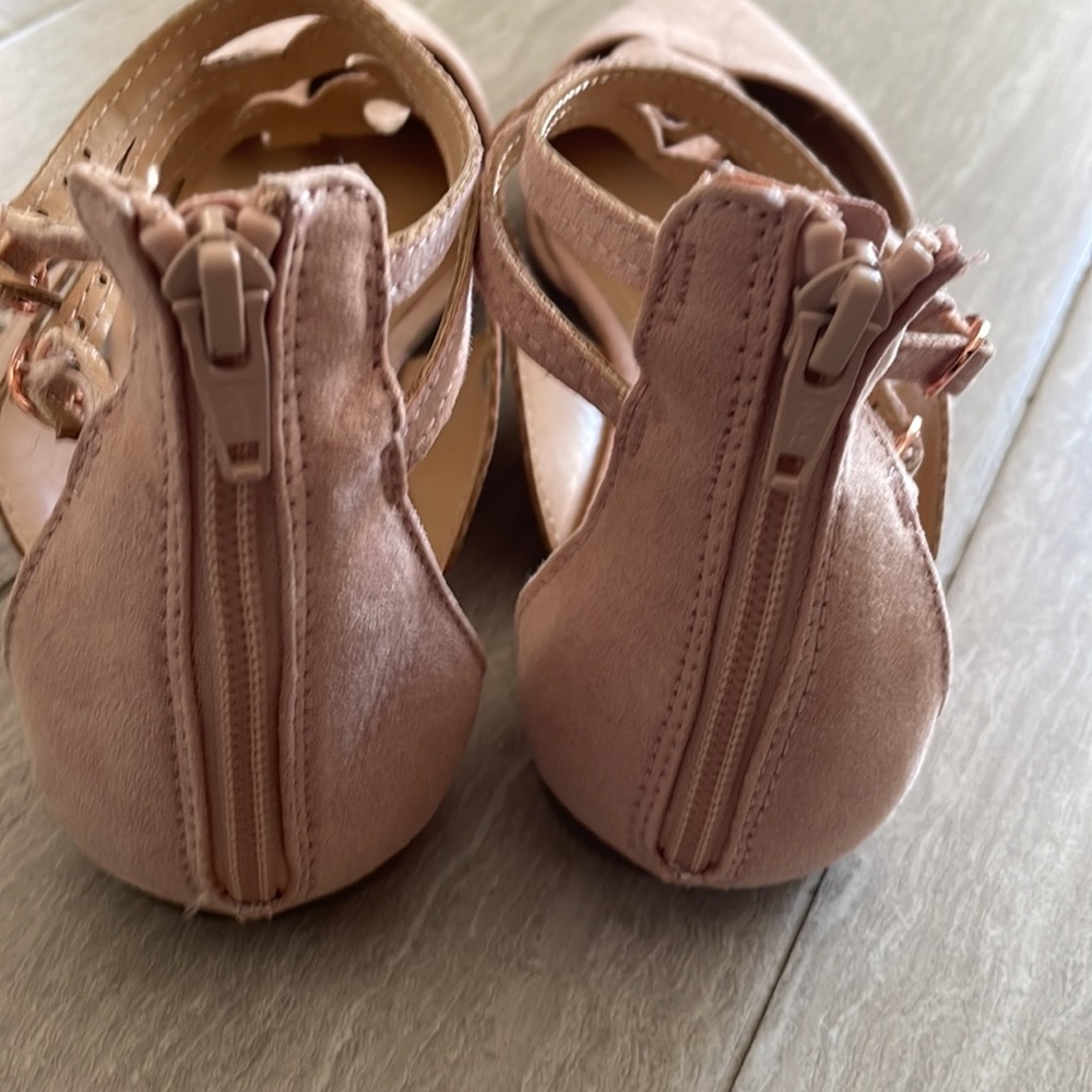 Shoes - Picture 3 of 4